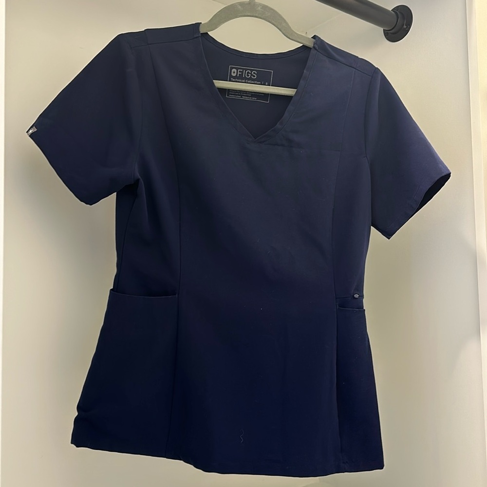 FIGS navy scrub top